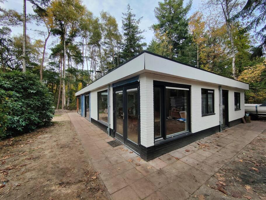 Kindvriendelijke Bungalow In Het Bos Bij Zwemmeer. Vilsteren Exterior foto
