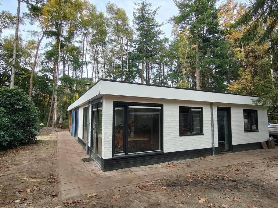 Kindvriendelijke Bungalow In Het Bos Bij Zwemmeer. Vilsteren Exterior foto